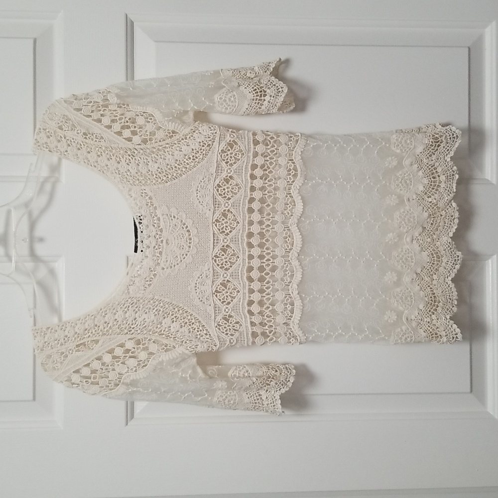 💗Gorgeous Urban X Crocheted & Lacey Top